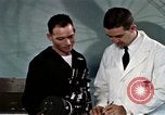 Immagine di La diagnosi di malattie veneree United States USA, 1964, secondo 16 filmato di repertorio 65675029105