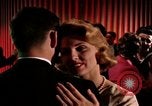 Standbild Paare tanzen und trinken während der sexuellen Revolution United States USA, 1964, aus Sekunde 5 historischem Filmmaterial Videoclip 65675029108