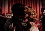 Standbild Paare tanzen und trinken während der sexuellen Revolution United States USA, 1964, aus Sekunde 9 historischem Filmmaterial Videoclip 65675029108