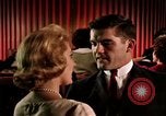 Standbild Paare tanzen und trinken während der sexuellen Revolution United States USA, 1964, aus Sekunde 41 historischem Filmmaterial Videoclip 65675029108