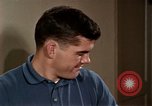 Standbild Paare tanzen und trinken während der sexuellen Revolution United States USA, 1964, aus Sekunde 51 historischem Filmmaterial Videoclip 65675029108