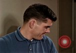 Standbild Paare tanzen und trinken während der sexuellen Revolution United States USA, 1964, aus Sekunde 52 historischem Filmmaterial Videoclip 65675029108