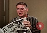 Standbild Paare tanzen und trinken während der sexuellen Revolution United States USA, 1964, aus Sekunde 60 historischem Filmmaterial Videoclip 65675029108