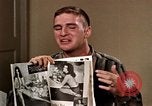 Standbild Paare tanzen und trinken während der sexuellen Revolution United States USA, 1964, aus Sekunde 61 historischem Filmmaterial Videoclip 65675029108