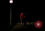 Immagine di Educazione sessuale film mostra le coppie dating e baciare United States USA, 1964, secondo 3 filmato di repertorio 65675029109