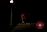 Immagine di Educazione sessuale film mostra le coppie dating e baciare United States USA, 1964, secondo 9 filmato di repertorio 65675029109