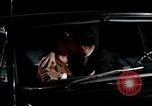 Immagine di Educazione sessuale film mostra le coppie dating e baciare United States USA, 1964, secondo 13 filmato di repertorio 65675029109