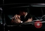 Immagine di Educazione sessuale film mostra le coppie dating e baciare United States USA, 1964, secondo 17 filmato di repertorio 65675029109