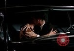 Immagine di Educazione sessuale film mostra le coppie dating e baciare United States USA, 1964, secondo 19 filmato di repertorio 65675029109