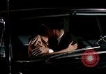 Immagine di Educazione sessuale film mostra le coppie dating e baciare United States USA, 1964, secondo 20 filmato di repertorio 65675029109