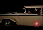Immagine di Educazione sessuale film mostra le coppie dating e baciare United States USA, 1964, secondo 22 filmato di repertorio 65675029109