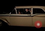 Immagine di Educazione sessuale film mostra le coppie dating e baciare United States USA, 1964, secondo 25 filmato di repertorio 65675029109