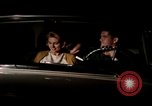 Immagine di Educazione sessuale film mostra le coppie dating e baciare United States USA, 1964, secondo 39 filmato di repertorio 65675029109
