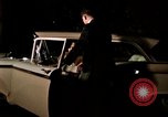 Immagine di Educazione sessuale film mostra le coppie dating e baciare United States USA, 1964, secondo 45 filmato di repertorio 65675029109