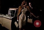 Immagine di Educazione sessuale film mostra le coppie dating e baciare United States USA, 1964, secondo 49 filmato di repertorio 65675029109