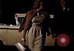 Immagine di Educazione sessuale film mostra le coppie dating e baciare United States USA, 1964, secondo 51 filmato di repertorio 65675029109