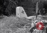 Standbild deutsche Flugzeuge Wrack Colomiers Frankreich, 1947, aus Sekunde 32 historischem Filmmaterial Videoclip 65675029116