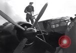 Standbild tanken P-61 Colomiers Frankreich, 1944, aus Sekunde 4 historischem Filmmaterial Videoclip 65675029126