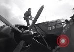 Standbild tanken P-61 Colomiers Frankreich, 1944, aus Sekunde 5 historischem Filmmaterial Videoclip 65675029126