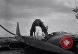 Standbild tanken P-61 Colomiers Frankreich, 1944, aus Sekunde 13 historischem Filmmaterial Videoclip 65675029126