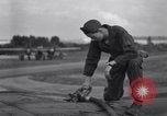 Standbild tanken P-61 Colomiers Frankreich, 1944, aus Sekunde 30 historischem Filmmaterial Videoclip 65675029126
