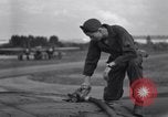 Standbild tanken P-61 Colomiers Frankreich, 1944, aus Sekunde 31 historischem Filmmaterial Videoclip 65675029126