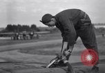 Standbild tanken P-61 Colomiers Frankreich, 1944, aus Sekunde 42 historischem Filmmaterial Videoclip 65675029126