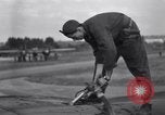 Standbild tanken P-61 Colomiers Frankreich, 1944, aus Sekunde 44 historischem Filmmaterial Videoclip 65675029126