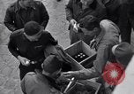 Immagine di Razione di uova e arance Colomiers Francia, 1944, secondo 6 filmato di repertorio 65675029129