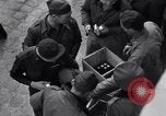 Immagine di Razione di uova e arance Colomiers Francia, 1944, secondo 8 filmato di repertorio 65675029129