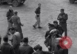 Immagine di Razione di uova e arance Colomiers Francia, 1944, secondo 9 filmato di repertorio 65675029129