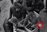 Immagine di Razione di uova e arance Colomiers Francia, 1944, secondo 16 filmato di repertorio 65675029129