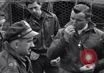 Immagine di Razione di uova e arance Colomiers Francia, 1944, secondo 34 filmato di repertorio 65675029129