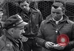 Immagine di Razione di uova e arance Colomiers Francia, 1944, secondo 35 filmato di repertorio 65675029129