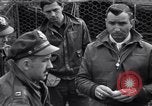 Immagine di Razione di uova e arance Colomiers Francia, 1944, secondo 36 filmato di repertorio 65675029129