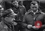 Immagine di Razione di uova e arance Colomiers Francia, 1944, secondo 37 filmato di repertorio 65675029129