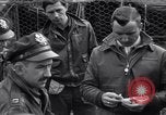 Immagine di Razione di uova e arance Colomiers Francia, 1944, secondo 38 filmato di repertorio 65675029129