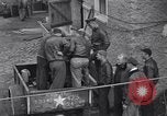 Immagine di Razione di uova e arance Colomiers Francia, 1944, secondo 43 filmato di repertorio 65675029129