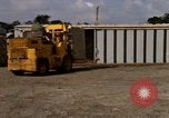 Standbild Gabelstapler Saigon Vietnam, 1967, aus Sekunde 43 historischem Filmmaterial Videoclip 65675029136