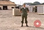 Standbild amerikanischer Offizier Saigon Vietnam, 1967, aus Sekunde 13 historischem Filmmaterial Videoclip 65675029137