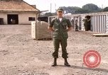 Standbild amerikanischer Offizier Saigon Vietnam, 1967, aus Sekunde 16 historischem Filmmaterial Videoclip 65675029137