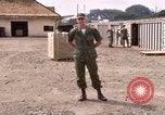 Standbild amerikanischer Offizier Saigon Vietnam, 1967, aus Sekunde 24 historischem Filmmaterial Videoclip 65675029137