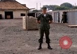 Standbild amerikanischer Offizier Saigon Vietnam, 1967, aus Sekunde 32 historischem Filmmaterial Videoclip 65675029137
