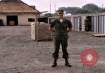 Standbild amerikanischer Offizier Saigon Vietnam, 1967, aus Sekunde 34 historischem Filmmaterial Videoclip 65675029137