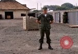 Standbild amerikanischer Offizier Saigon Vietnam, 1967, aus Sekunde 35 historischem Filmmaterial Videoclip 65675029137