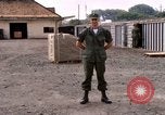 Standbild amerikanischer Offizier Saigon Vietnam, 1967, aus Sekunde 39 historischem Filmmaterial Videoclip 65675029137