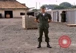 Standbild amerikanischer Offizier Saigon Vietnam, 1967, aus Sekunde 46 historischem Filmmaterial Videoclip 65675029137