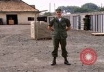Standbild amerikanischer Offizier Saigon Vietnam, 1967, aus Sekunde 47 historischem Filmmaterial Videoclip 65675029137