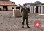 Standbild amerikanischer Offizier Saigon Vietnam, 1967, aus Sekunde 48 historischem Filmmaterial Videoclip 65675029137