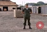 Standbild amerikanischer Offizier Saigon Vietnam, 1967, aus Sekunde 51 historischem Filmmaterial Videoclip 65675029137